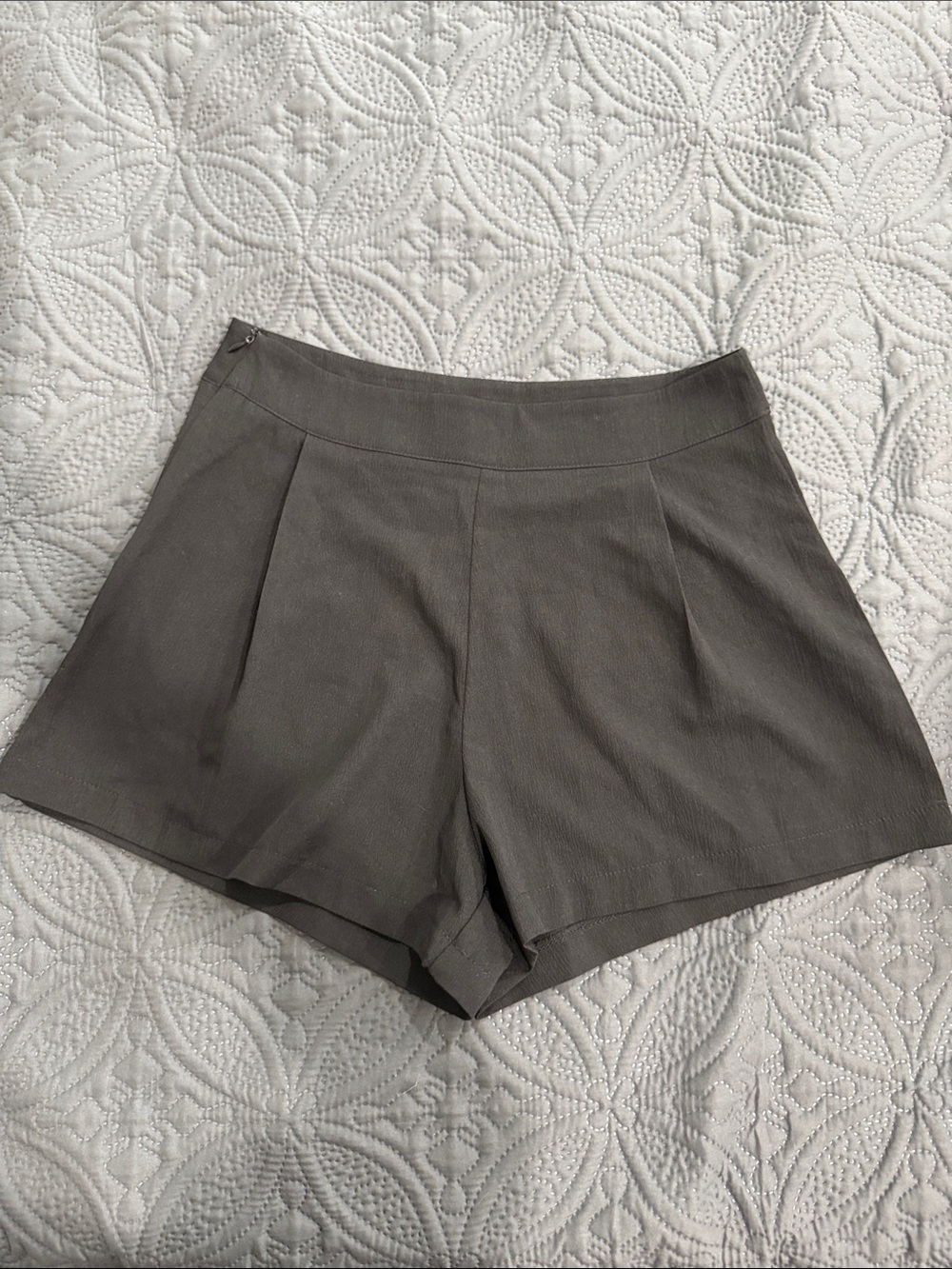 SHEIN Olive-Taupe High-Waist Pleated Shorts
